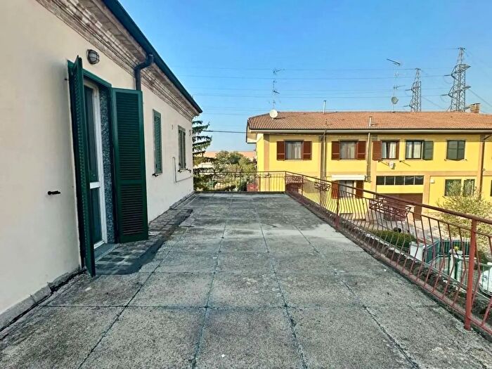 Casa con 10 locali in vendita in Tortona