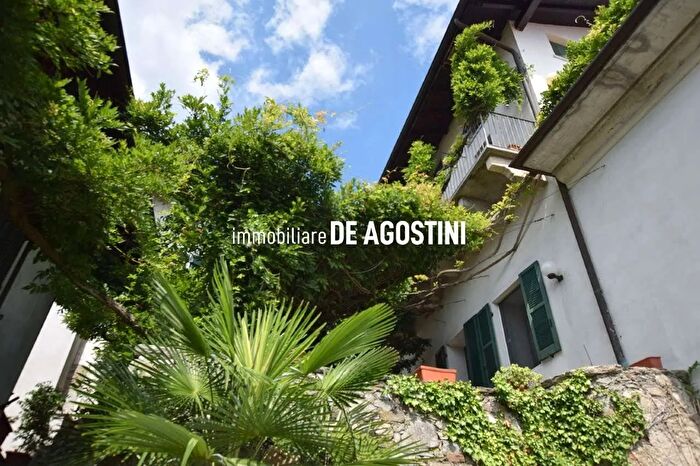 Appartamento trilocale in vendita in Via Bernardo Baglioni Arona Novara, Arona