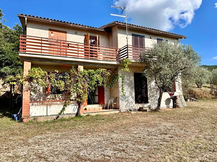 Casa con 5 locali in vendita in Torricella In Sabina