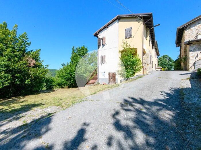 Casa con 6 locali in vendita in Via Beleo, Casina