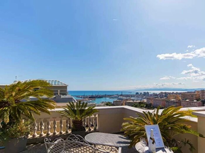 Appartamento trilocale in affitto in Via Marco Polo, Castelletto, Genova