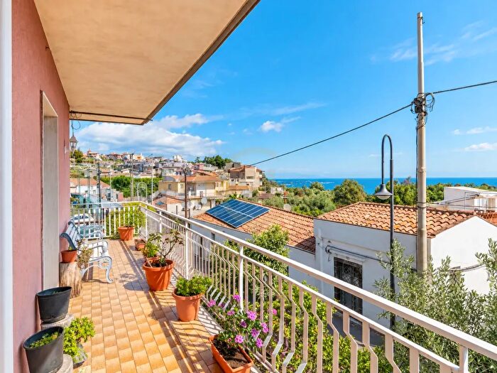 Appartamento trilocale in vendita in Via Santa Caterina, Acireale