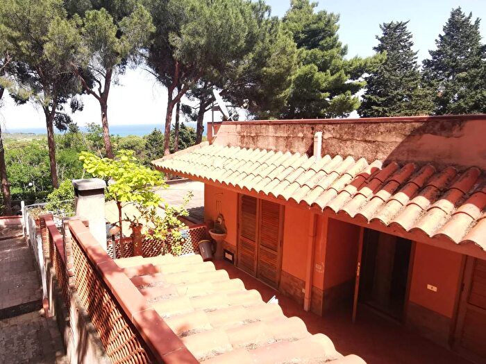 Casa trilocale in affitto in Via Nazionale, Copanello, Stalettì