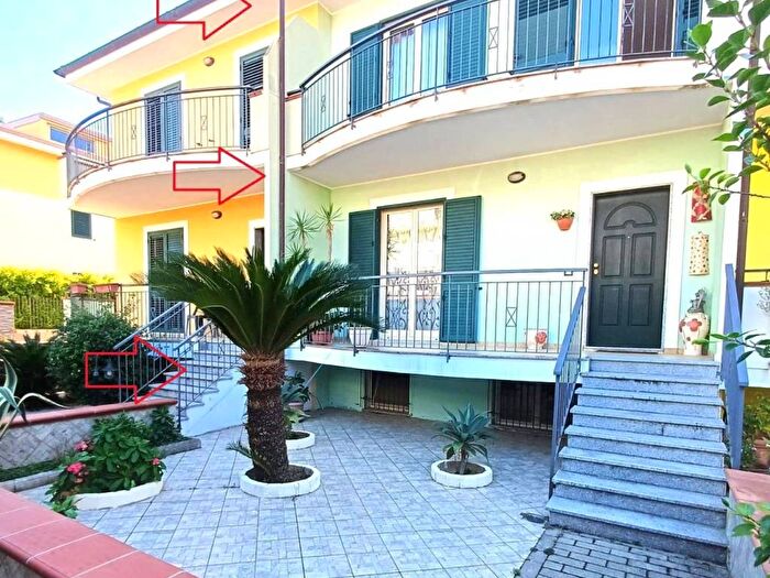 Casa con 6 locali in vendita in Via Zurigo, Satriano