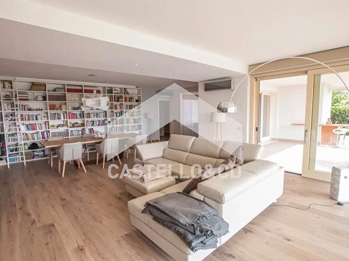 Casa quadrilocale in vendita in Via Francesco Crispi c, Padenghe Sul Garda