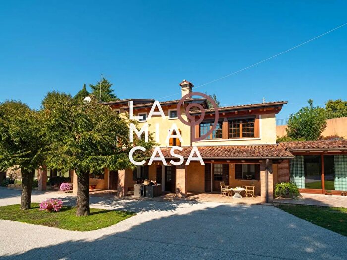 Casa con 13 locali in vendita in Via Colvendrame, Refrontolo