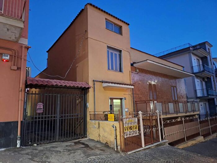 Appartamento trilocale in vendita in Via Alcide De Gasperi Torre del Greco, Torre Del Greco