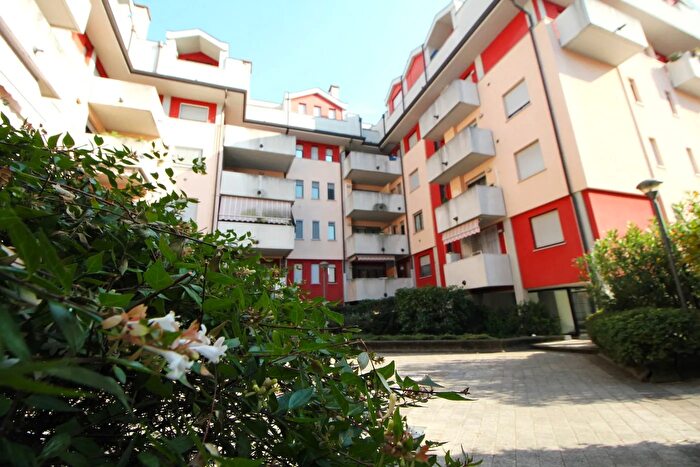 Appartamento monolocale in vendita in Via Flora, Legnano