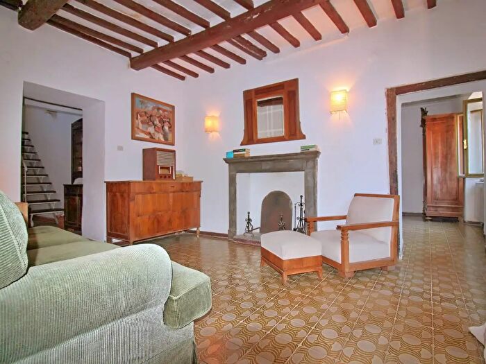 Appartamento con 7 locali in vendita in Scansano