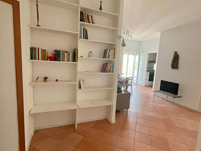 Appartamento quadrilocale in affitto in Via Cisterna dellOlio, Centro Storico, Napoli