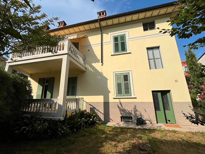 Casa con 12 locali in vendita in Via Pitteri, Gorizia