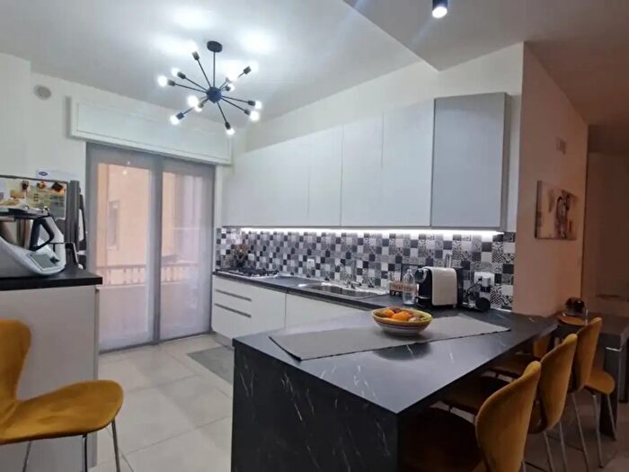 Appartamento quadrilocale in vendita in Via De Carpentieri, Brindisi