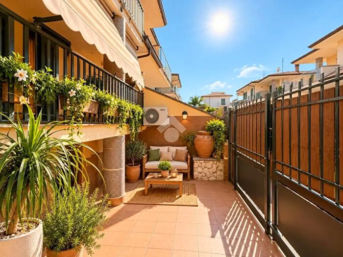 Casa con 7 locali in vendita in Villa a Schiera Via Ucraina, Fondi