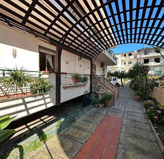 Casa con 6 locali in affitto in Strada Statale Jonica, San Carlo Condofuri Marina, Condofuri