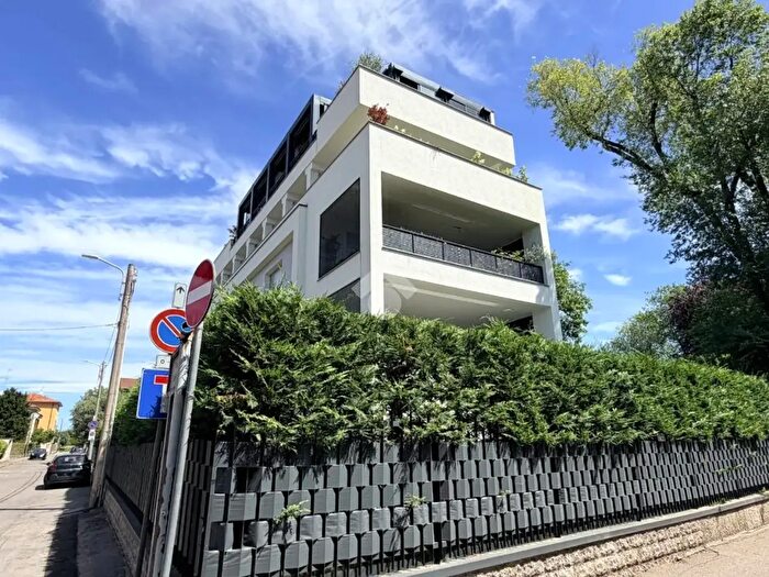 Appartamento con 5 locali in vendita in Via Tevere, Monza