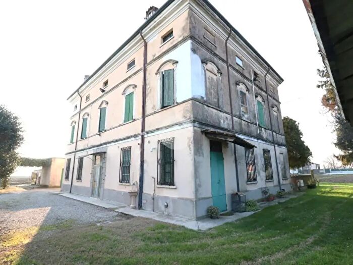 Appartamento quadrilocale in vendita in Via Colonna, Castelbelforte