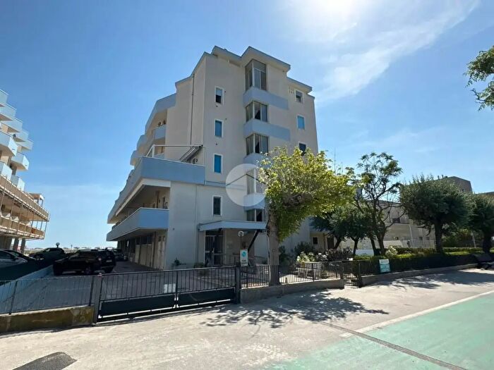 Appartamento trilocale in vendita in Viale Giosuè Carducci, Cesenatico