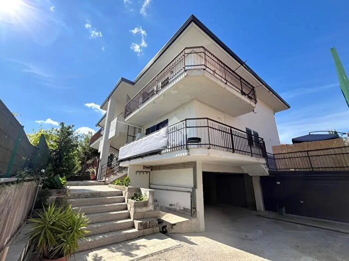 Appartamento trilocale in vendita in Via Olmo Lungo, San Giorgio Del Sannio