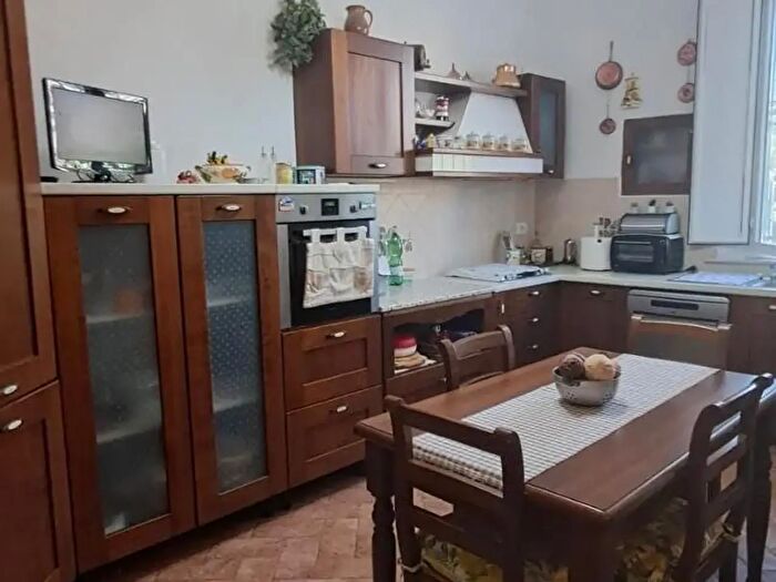 Casa con 6 locali in vendita in Cascina