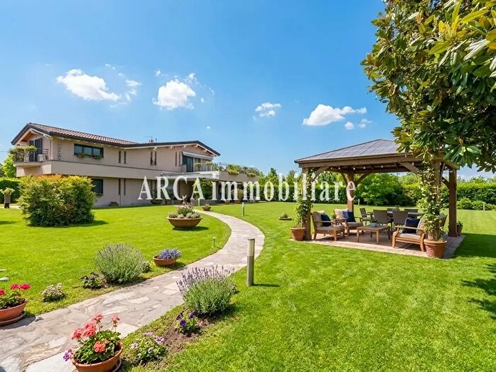 Casa con 10 locali in vendita in Pietrasanta