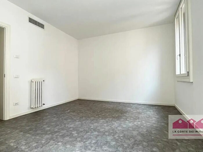 Appartamento trilocale in affitto in Contrà Porti, Vicenza