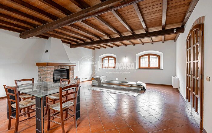 Casa con 6 locali in vendita in Via Fratelli Vecchi, Reggio Emilia