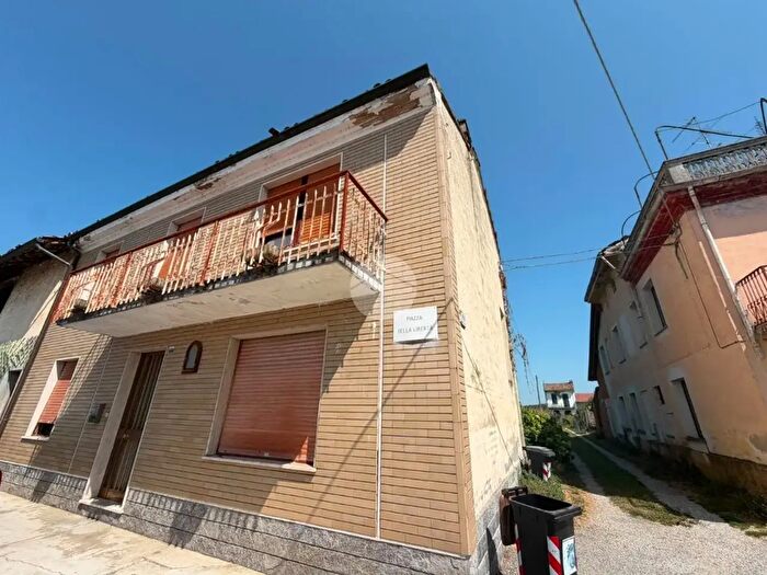 Casa con 7 locali in vendita in Piazza della Libertà, Valmacca