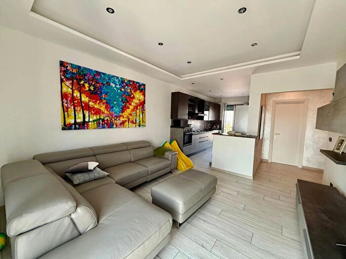 Appartamento con 5 locali in vendita in Viale Brigate Ravenna, Alessandria