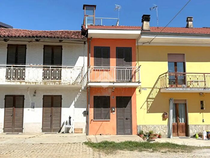 Casa con 5 locali in vendita in Frazione San Lorenzo, Santo Stefano Roero