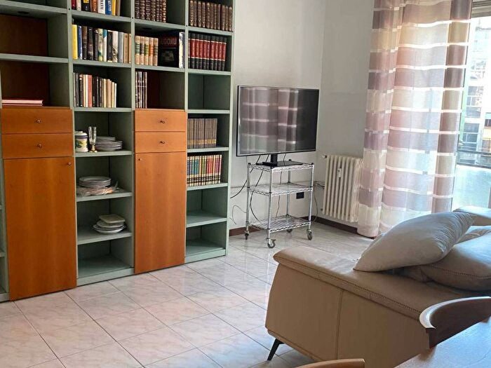 Appartamento trilocale in affitto in Via Giuseppe Cesare Abba, Dergano, Milano