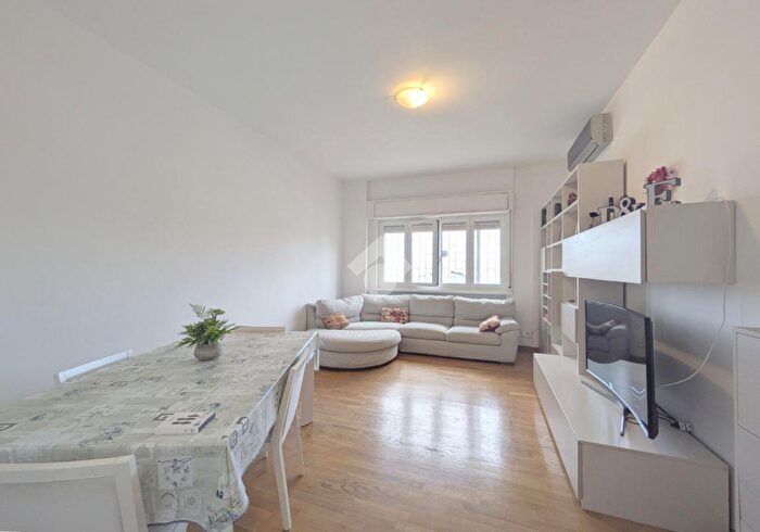 Appartamento trilocale in vendita in Via Mura dei Francesi, Ciampino