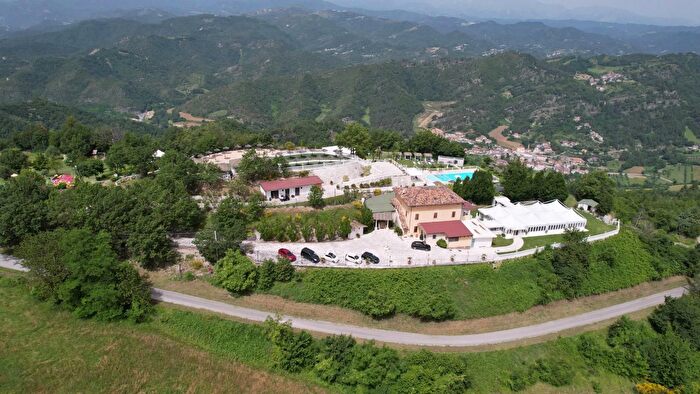 Casa con 10 locali in vendita in Frazione Santa Maria in Capriglia, Ascoli Piceno