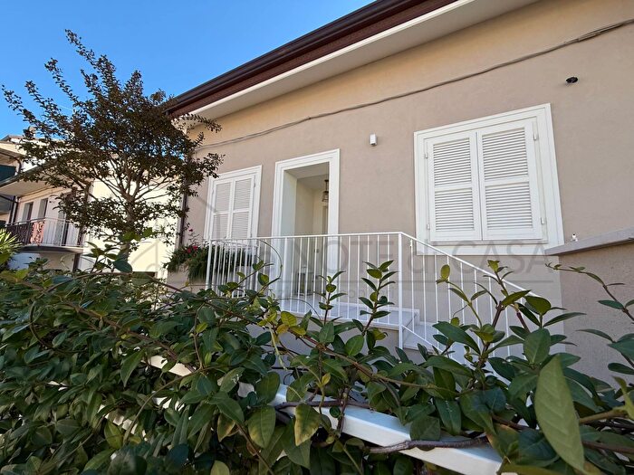 Casa con 8 locali in vendita in San Rocco, Cesena