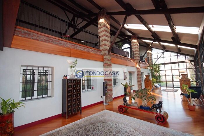 Casa con 10 locali in vendita in Strada Canarazzo, Pavia