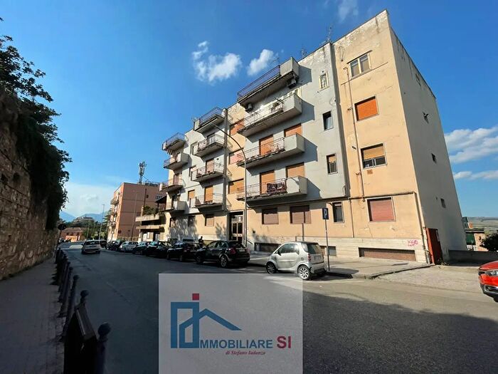 Appartamento con 6 locali in vendita in Viale dei Rettori, Benevento