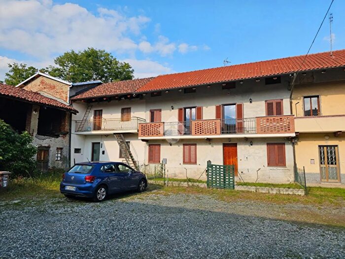 Casa con 6 locali in vendita in Via delle Cascine, Cafasse