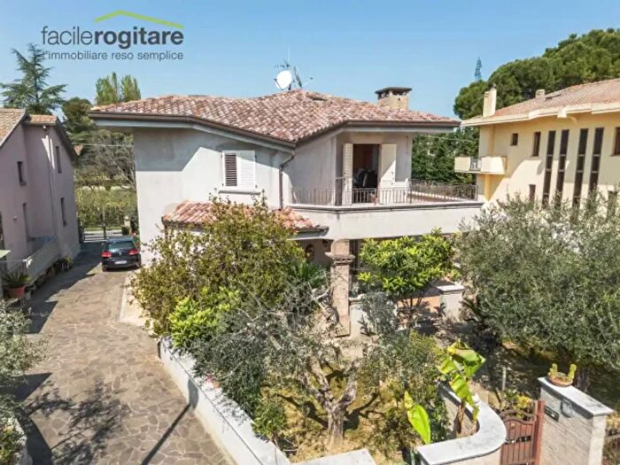 Casa con 6 locali in vendita in Via Paganini, Cattolica