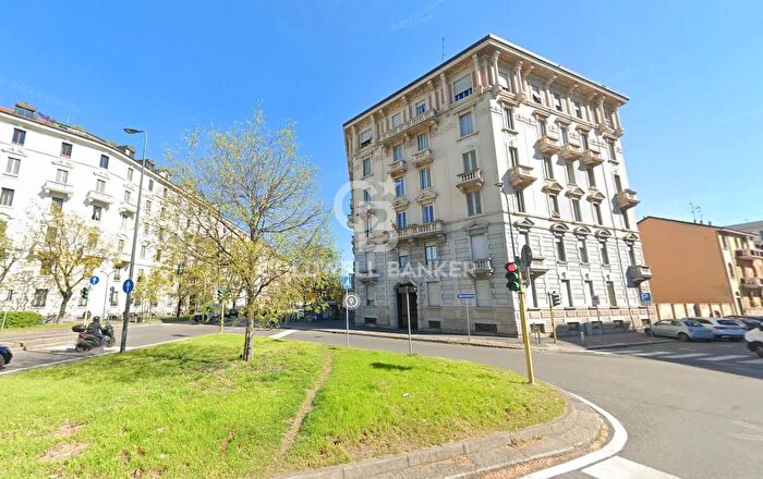 Appartamento trilocale in vendita in Via Antonio Cecchi, Milano