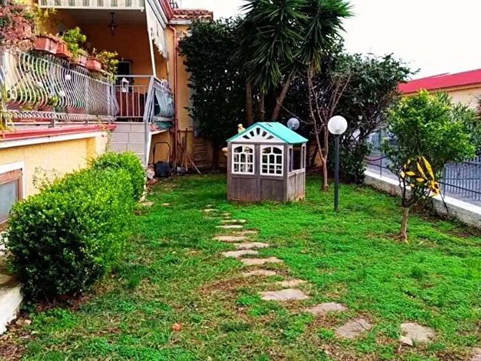 Appartamento con 6 locali in vendita in Via Lao, Scalea