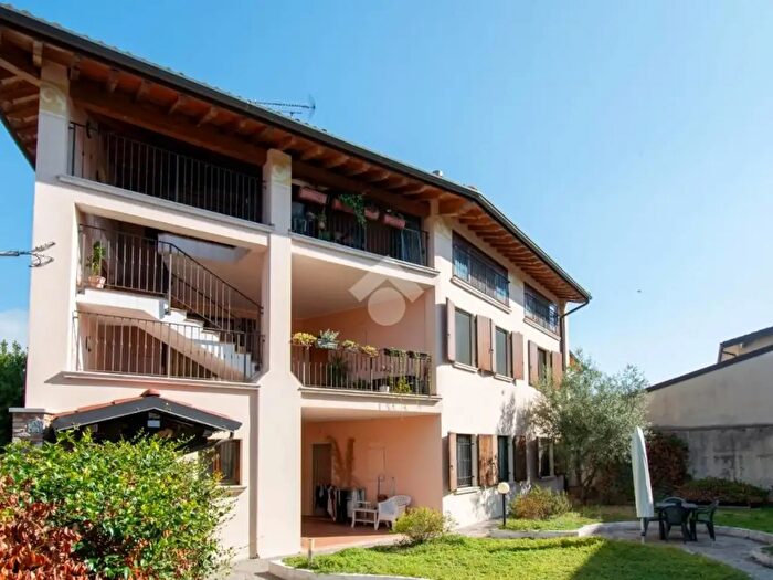 Appartamento trilocale in vendita in Via Valle, Puegnago del Garda