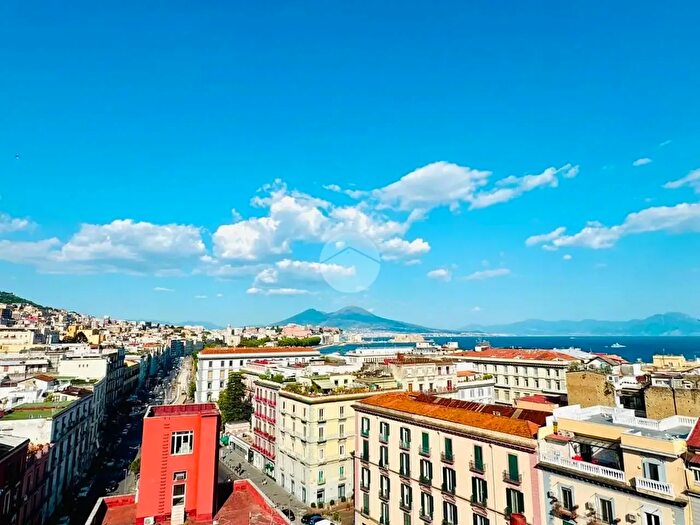 Appartamento con 6 locali in vendita in Via Piedigrotta, Napoli