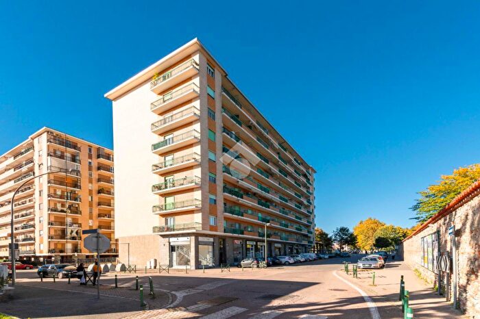 Appartamento trilocale in vendita in Via Cesare Battisti, Grugliasco