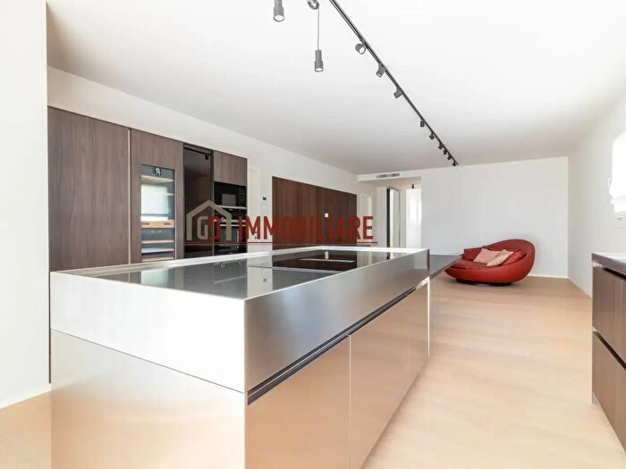 Appartamento quadrilocale in vendita in Via Roma, Montebelluna
