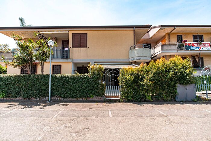 Appartamento trilocale in affitto in Via Simone Neri, Mascali