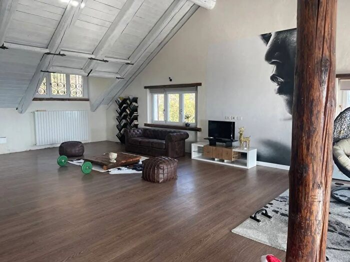 Appartamento trilocale in vendita in Via Piazzo Nembro, Nembro