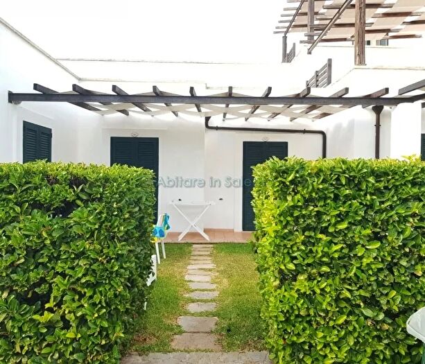 Casa bilocale in vendita in Castrignano Del Capo