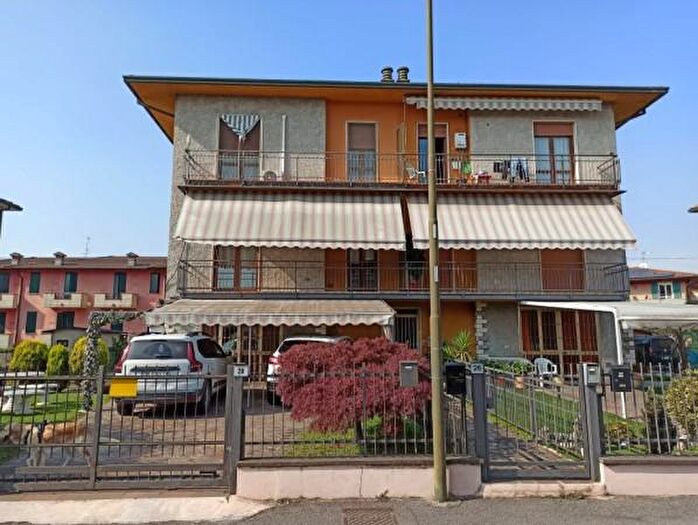 Appartamento trilocale in vendita in Via Umberto Pace, Torbole Casaglia