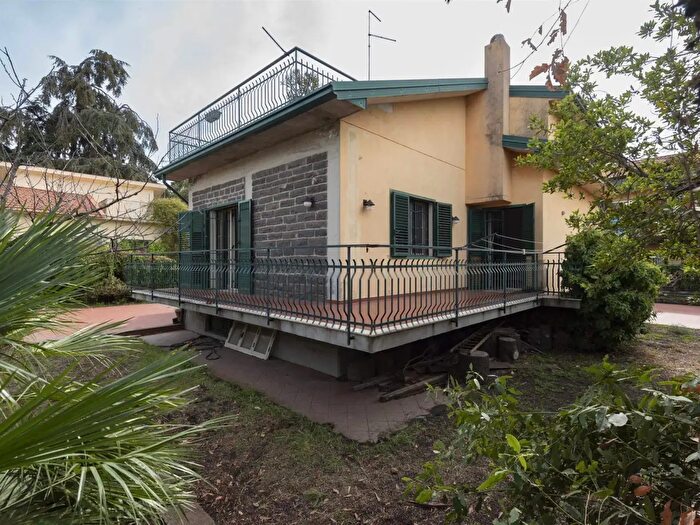 Casa con 6 locali in vendita in Via Carducci, Trecastagni