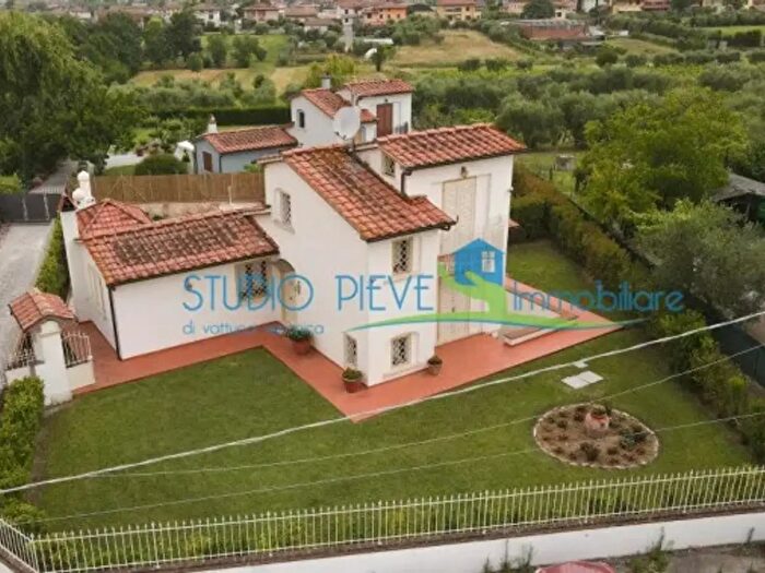 Casa quadrilocale in vendita in Via Monsummanese, Larciano