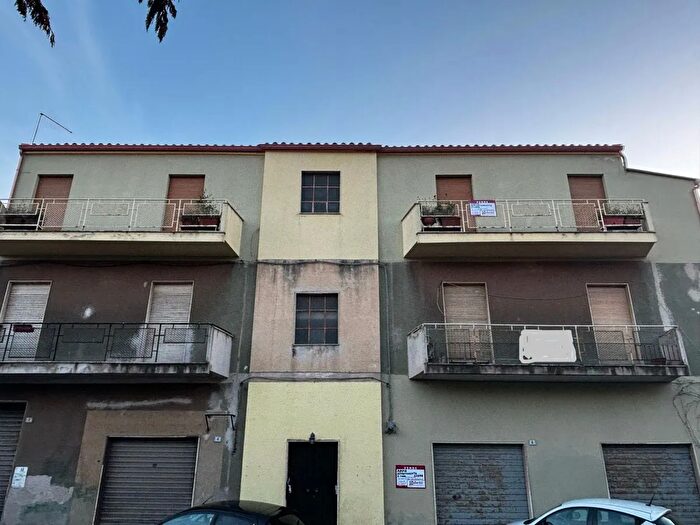 Appartamento con 9 locali in vendita in Via Logudoro, Carbonia